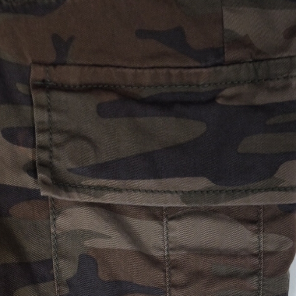 Sanctuary Camouflage Cropped Pants in Brown and Green - Picture 4 of 10